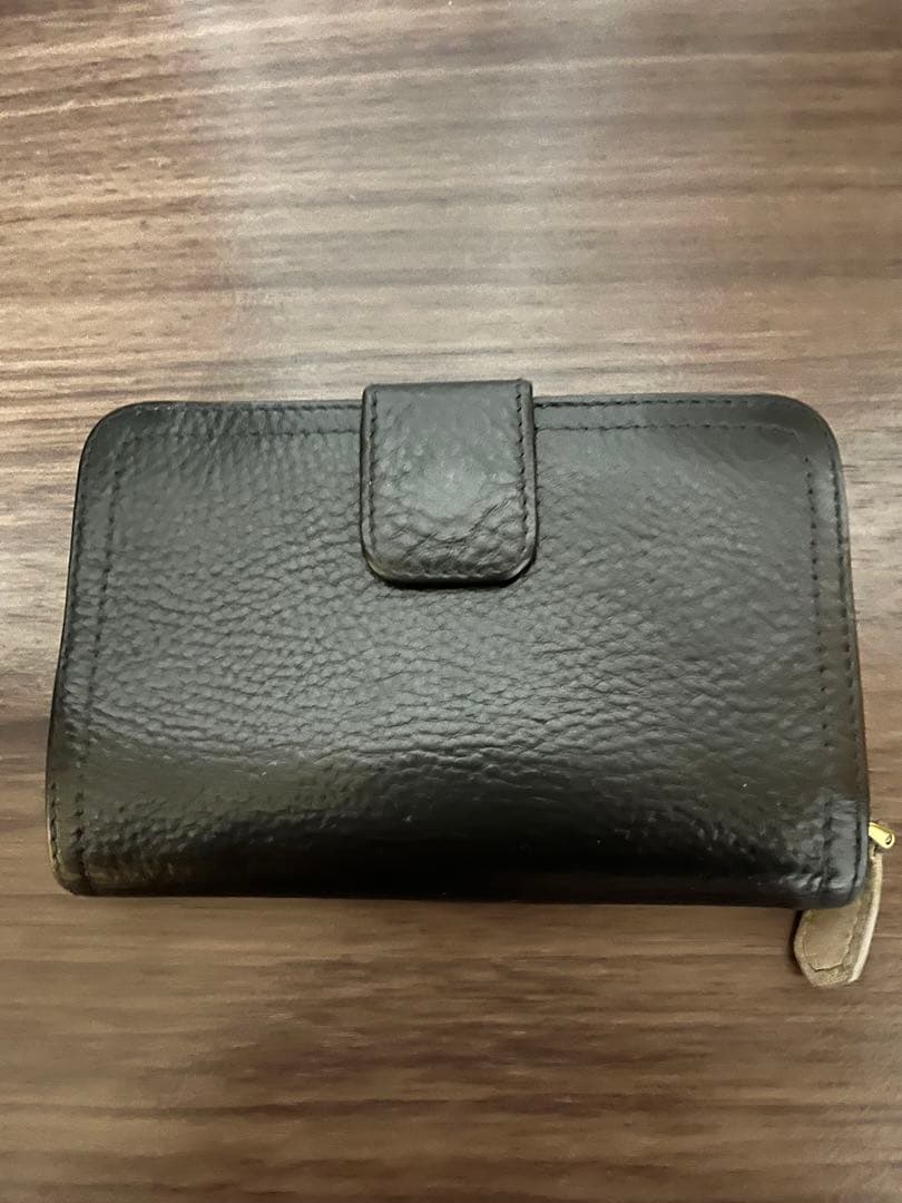 プラダ　二つ折り財布