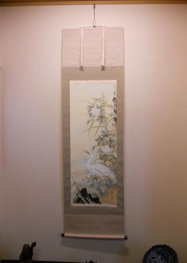 掛け軸 尾崎春秋 芙蓉白鷺図 絹本 希少 軸装 茶道具 掛軸 美品 です。