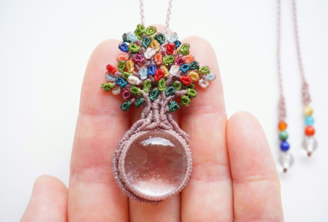 《何色にもなれるよ！》インドヒマラヤ産クリスタル　マクラメ　ネックレス