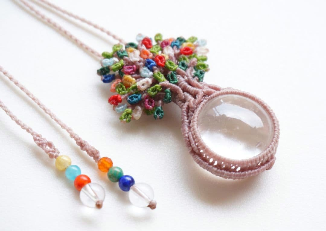 《何色にもなれるよ！》インドヒマラヤ産クリスタル　マクラメ　ネックレス