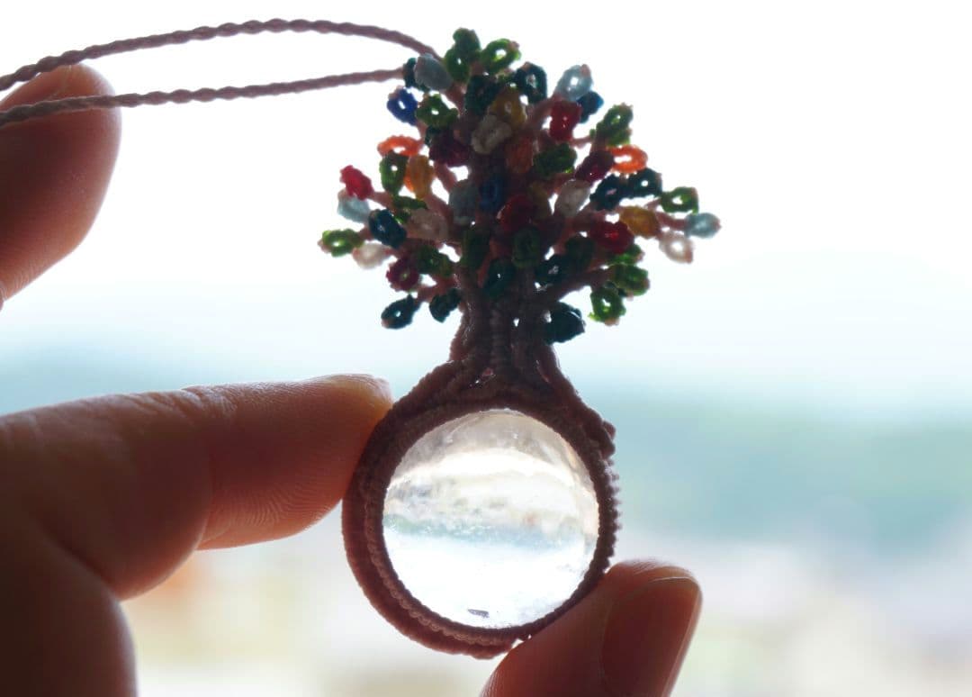 《何色にもなれるよ！》インドヒマラヤ産クリスタル　マクラメ　ネックレス