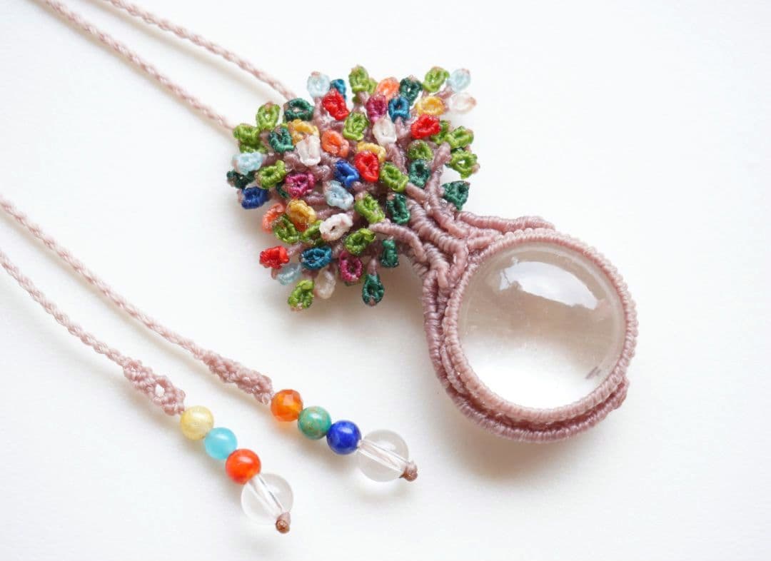 《何色にもなれるよ！》インドヒマラヤ産クリスタル　マクラメ　ネックレス