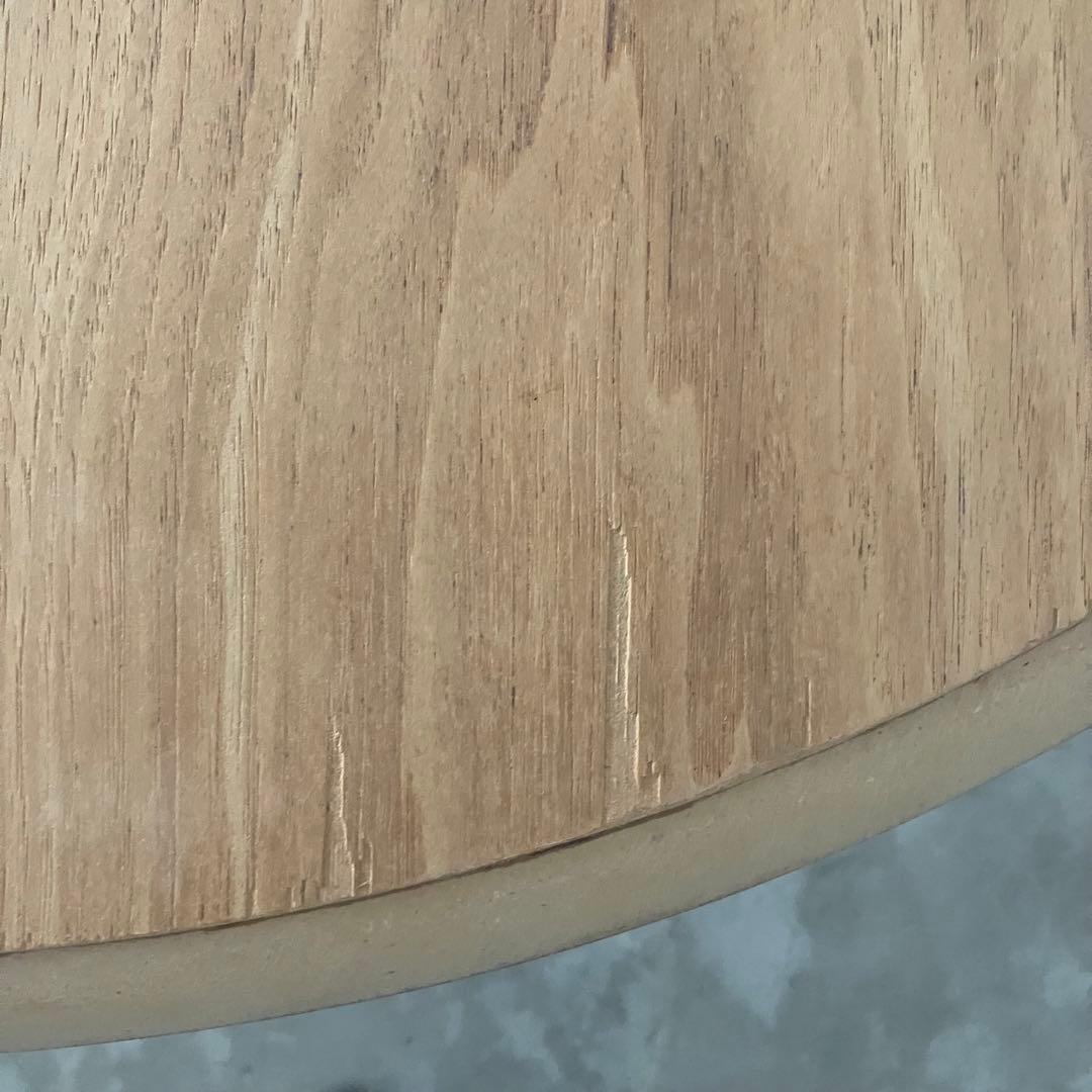 ナチュラルなラウンドテーブル