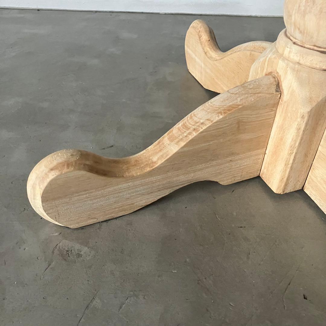 ナチュラルなラウンドテーブル