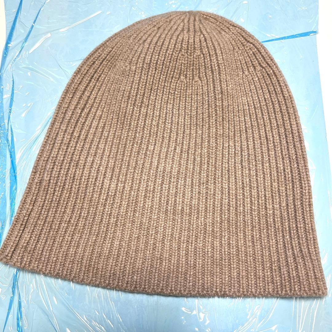 アーツ＆サイエンス、ベージュニット帽、カシミヤ感のある素材感。ユニセックス。