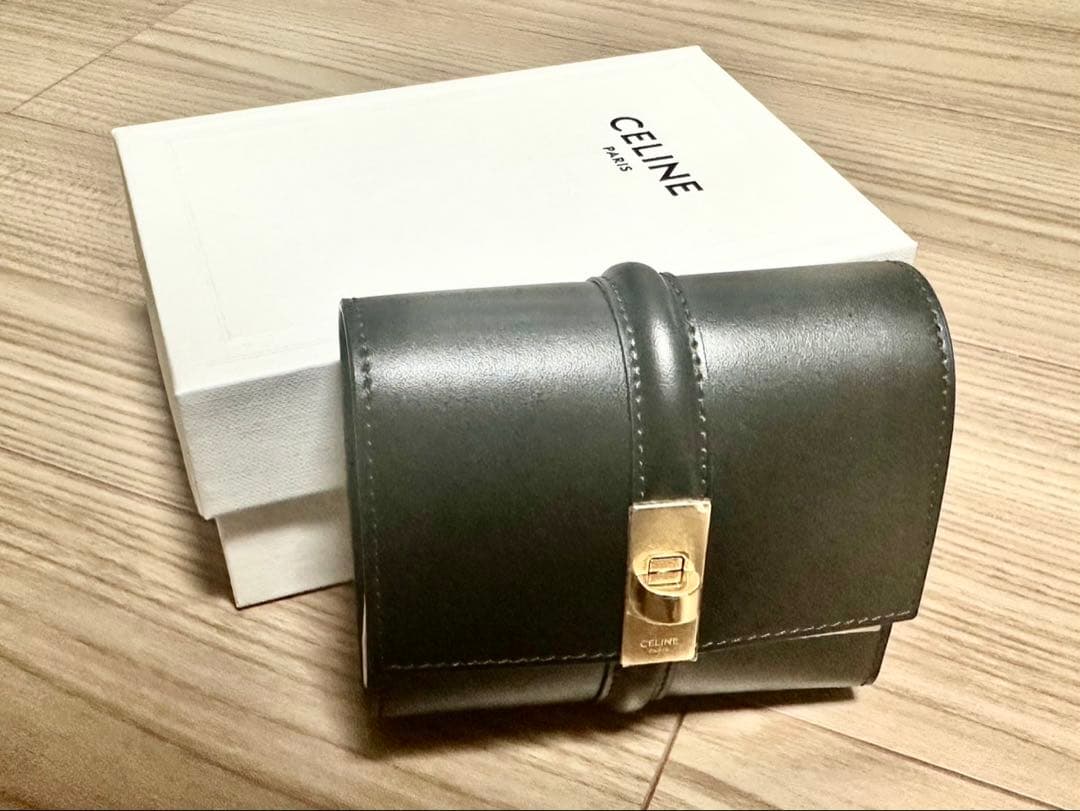 はな CELINE スモール トリフォールドウォレット