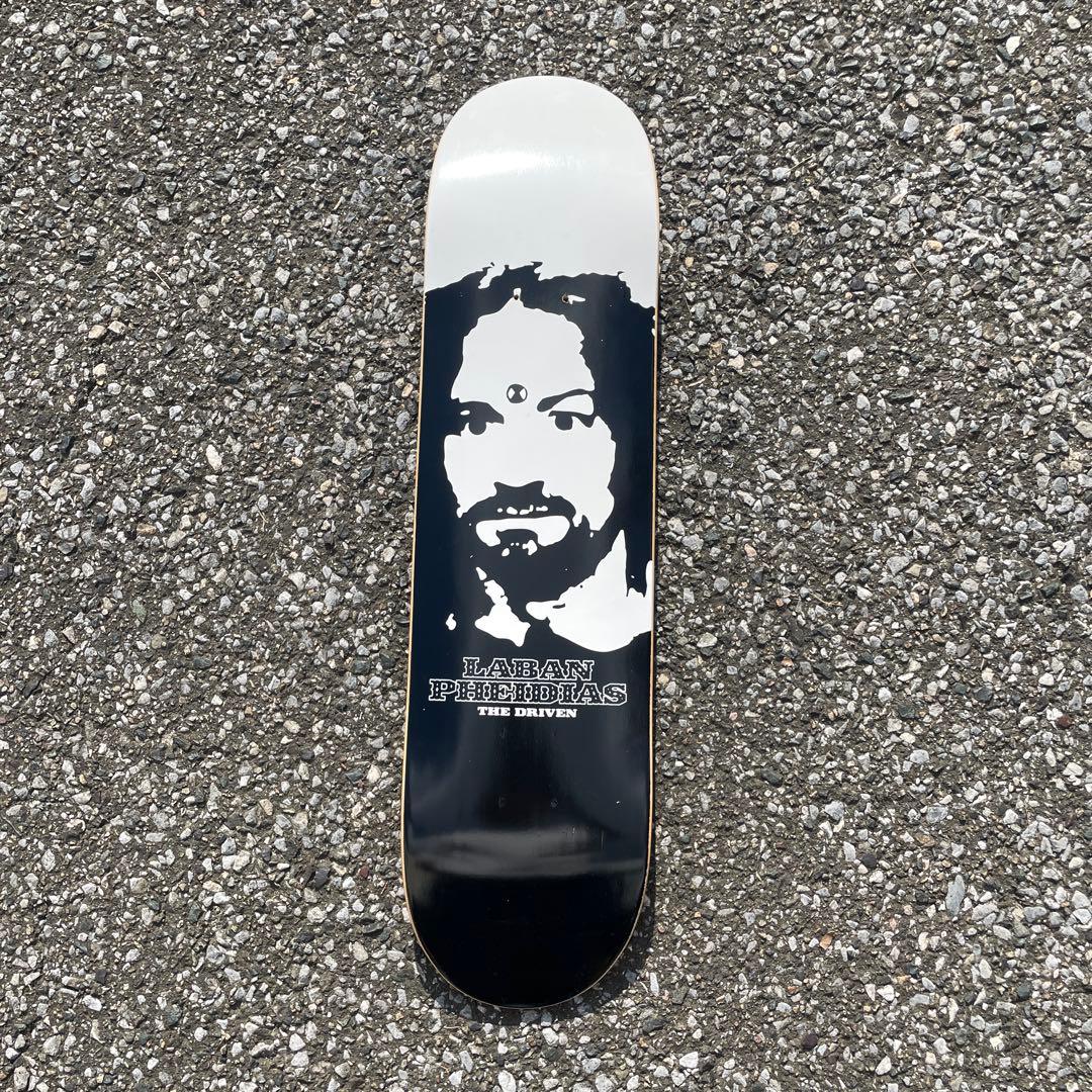 ラ*タ様 ドリブン DRIVENスケートボードデッキ チャールズマンソン