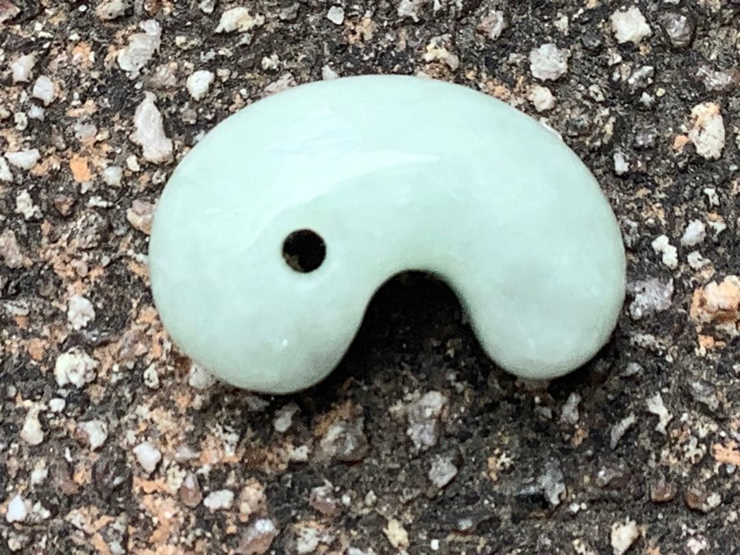 ✳神様からの授かり*糸魚川翡翠勾玉　極上高品質端材使用　縁起良い御守り　鑑別書付