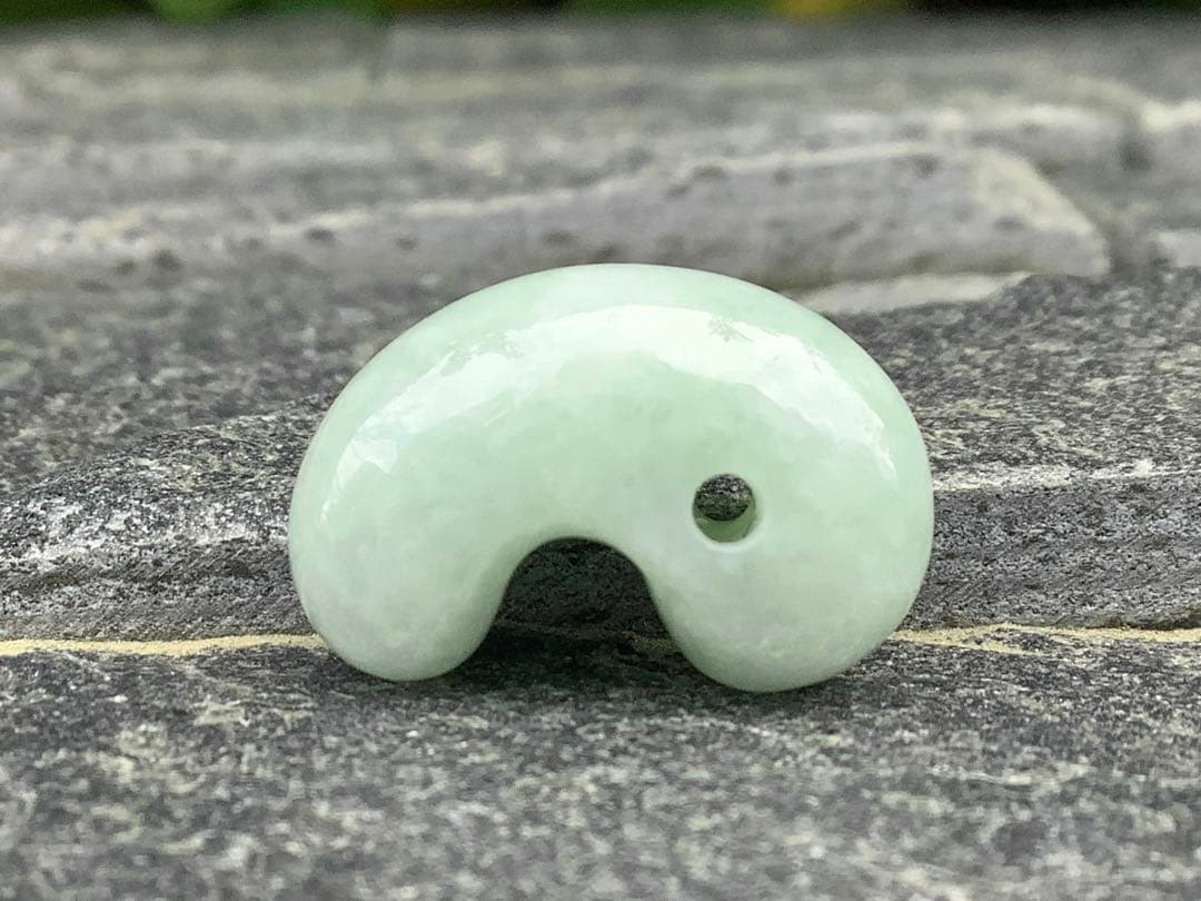 ✳神様からの授かり*糸魚川翡翠勾玉　極上高品質端材使用　縁起良い御守り　鑑別書付