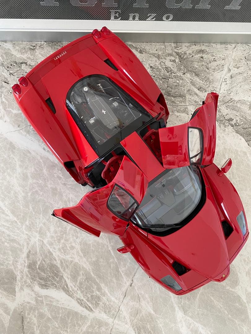 アクリルケース付きFerrari Enzo ミニカー 赤