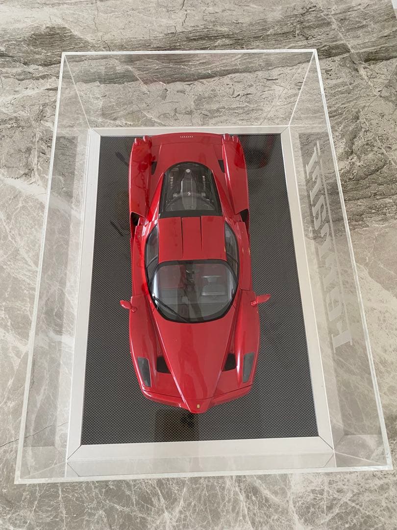 アクリルケース付きFerrari Enzo ミニカー 赤
