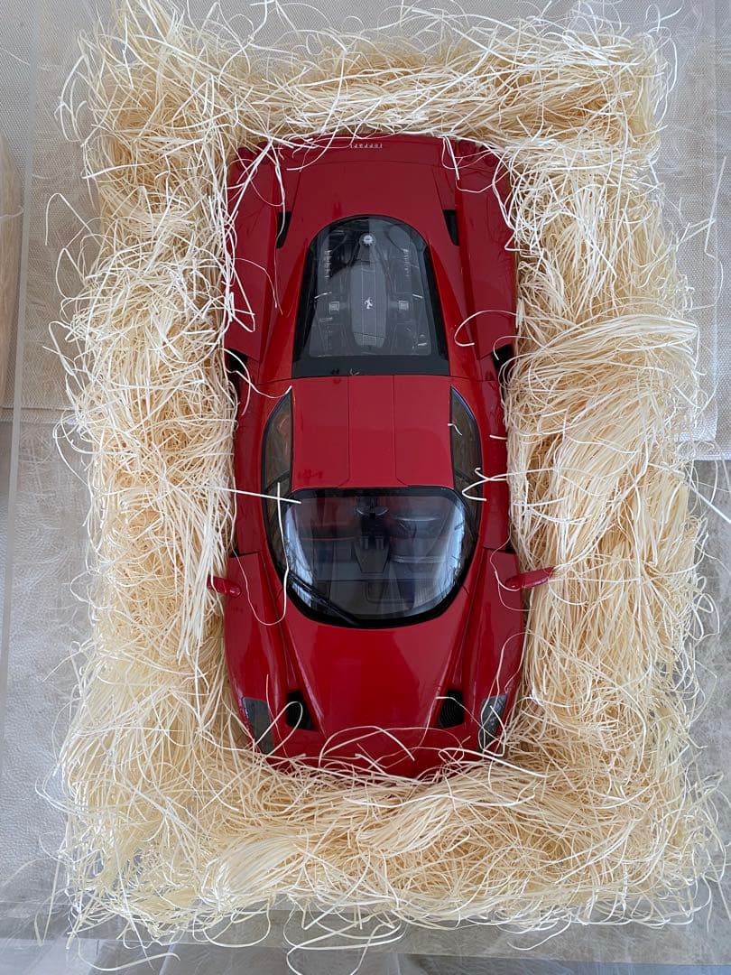 アクリルケース付きFerrari Enzo ミニカー 赤