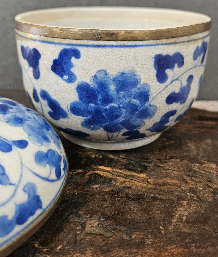 中国古美術　古陶磁器　清代　大清順治年製銘　青花　染付　花唐草文様　覆輪付　蓋物