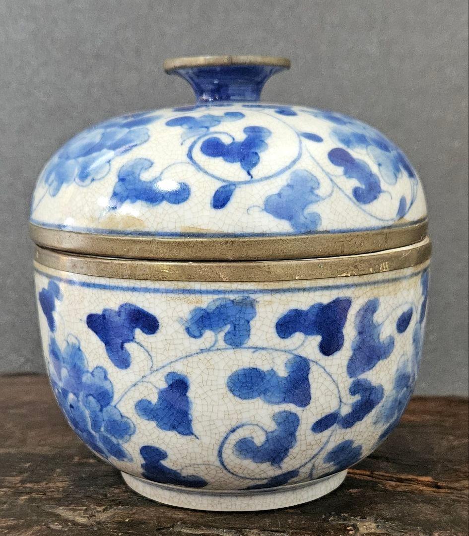 中国古美術　古陶磁器　清代　大清順治年製銘　青花　染付　花唐草文様　覆輪付　蓋物