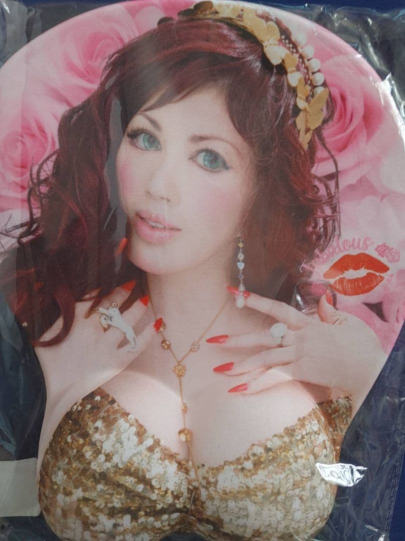 DMMオンクレファビュラスマウスパッド 叶姉妹