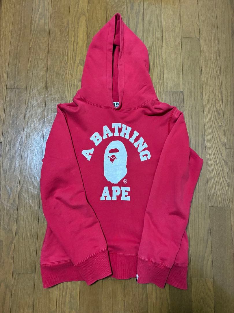 じょ様限定　バックプリント付き A BATHING APE レッド パーカー