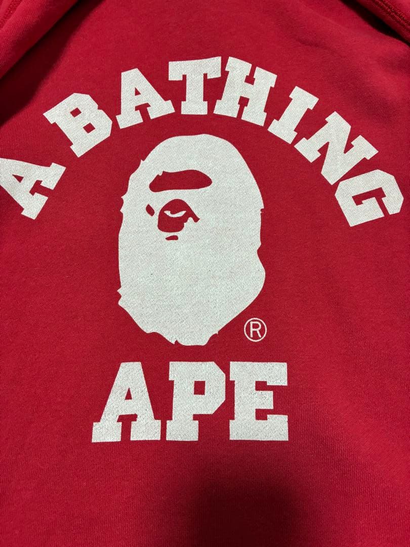 じょ様限定　バックプリント付き A BATHING APE レッド パーカー
