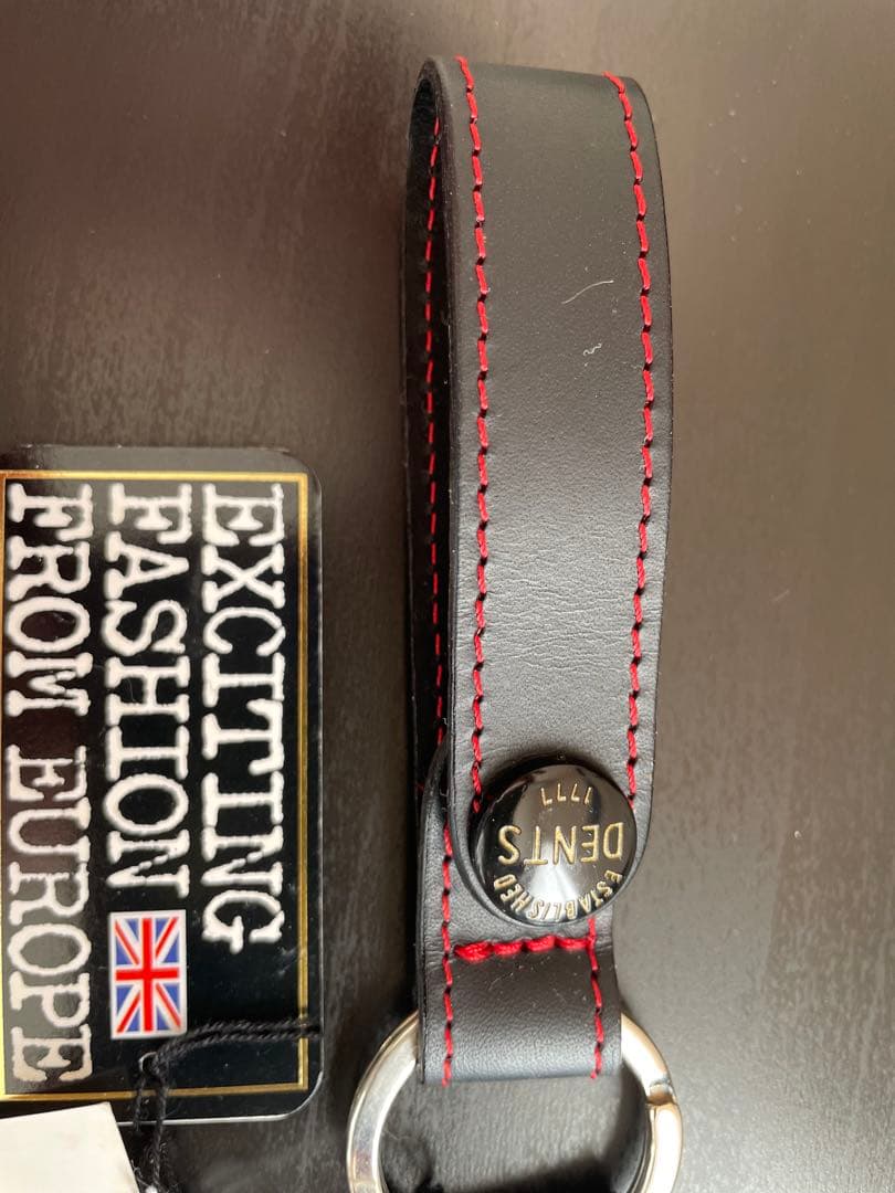 #DENTS #黒と赤のレザー #グローブホルダー