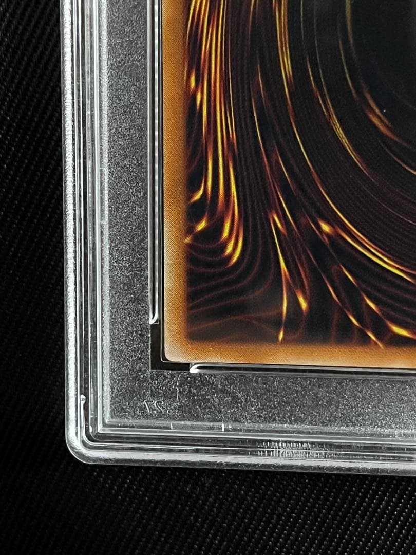 遊戯王　真紅眼の黒竜　レリーフ　アルティメットレア　親知らず　PSA9