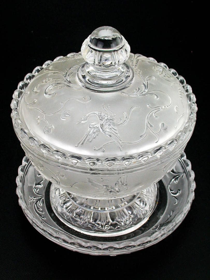 銘品1880年頃製 オールドバカラ ルネサンス様式鳳凰紋様飛鳥唐草紋蓋物