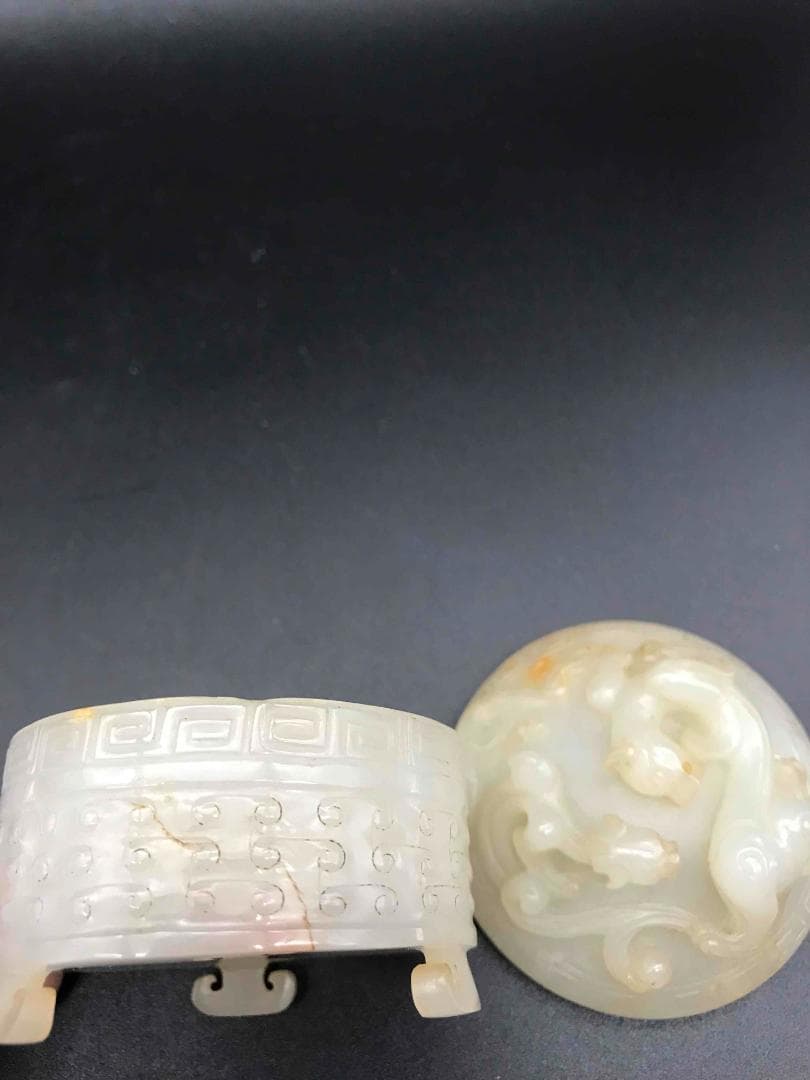 清時代　和田玉 神獣双龍鈕鼓釘浮彫三足香炉　香合　香盒　蓋付き(F-59)