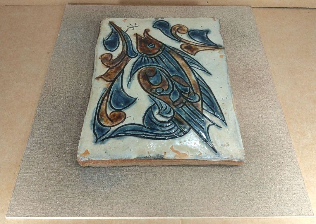 【本物保証】金城次郎 琉球陶器 壷屋焼笑魚紋陶額 出荷時紙箱 栞 人間国宝 壺屋