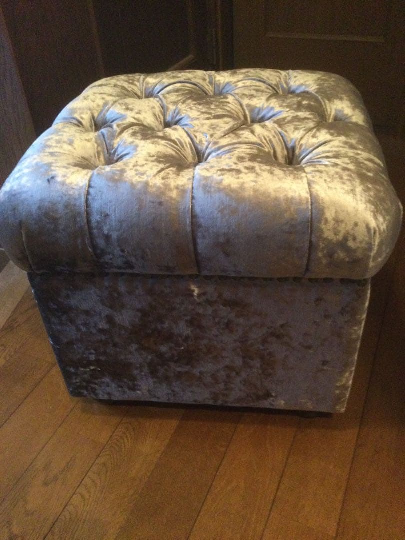 ジェニファーテイラー　シルバー ベルベット スクエアスツール　収納付き