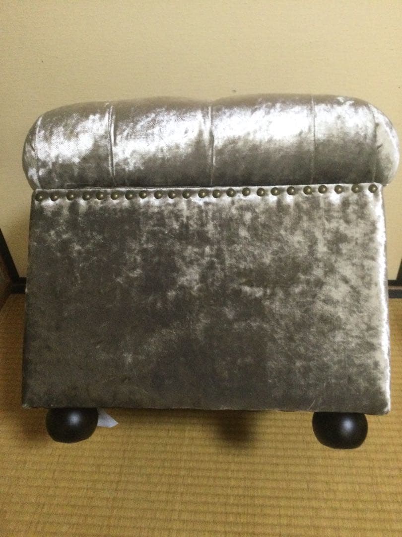 ジェニファーテイラー　シルバー ベルベット スクエアスツール　収納付き