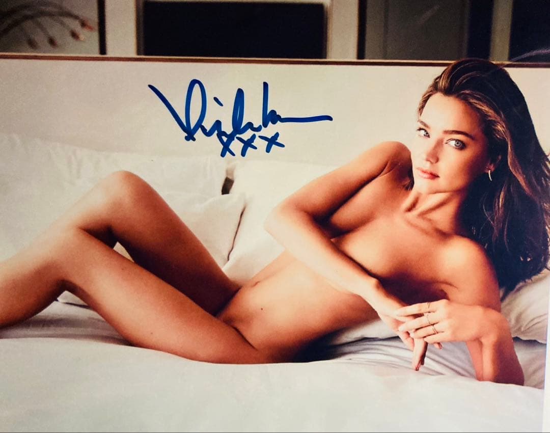 ミランダ・カー 直筆サイン入り写真 【サイズ 約20cmX25cm】　hs