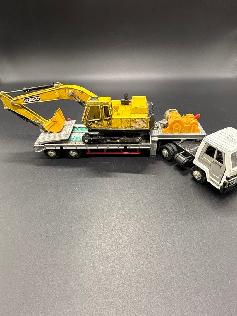 超超レア　米沢玩具　DYAPET いすゞトレーラートラック　コベルコ油圧ショベル