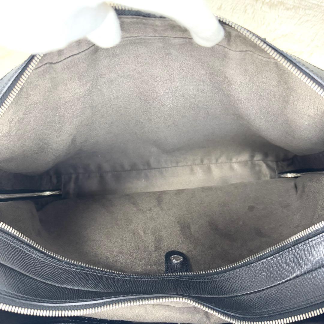 美品 ペッレモルビダ 2室 ブリーフケース ビジネス キャピターノ レザー 黒