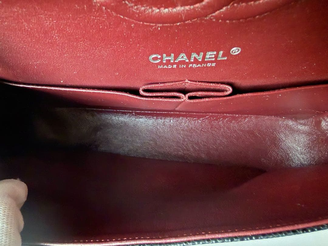 ほぼ新品 CHANEL クラシック マトラッセ25 黒シルバー金具キャビアスキン