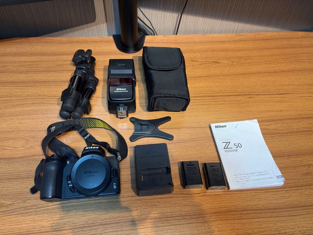 Nikon Z50 ・充電器・バッテリー2個・三脚・ストロボ