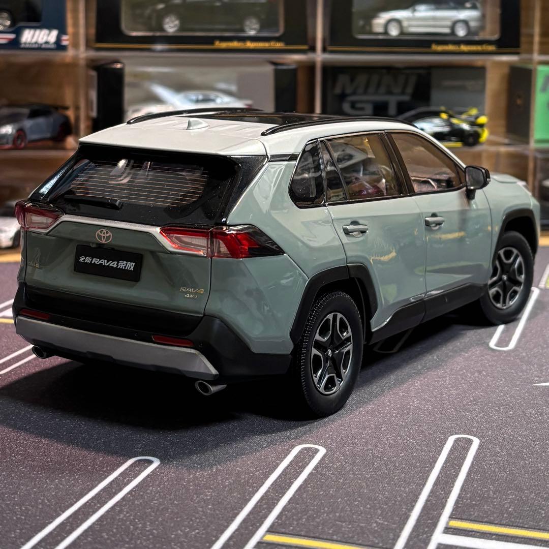 1/18 トヨタRAV4アッシュグレーメタリック×アーバンカーキ フル開閉モデル