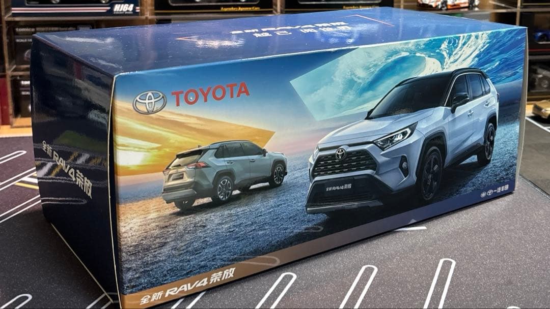 1/18 トヨタRAV4アッシュグレーメタリック×アーバンカーキ フル開閉モデル