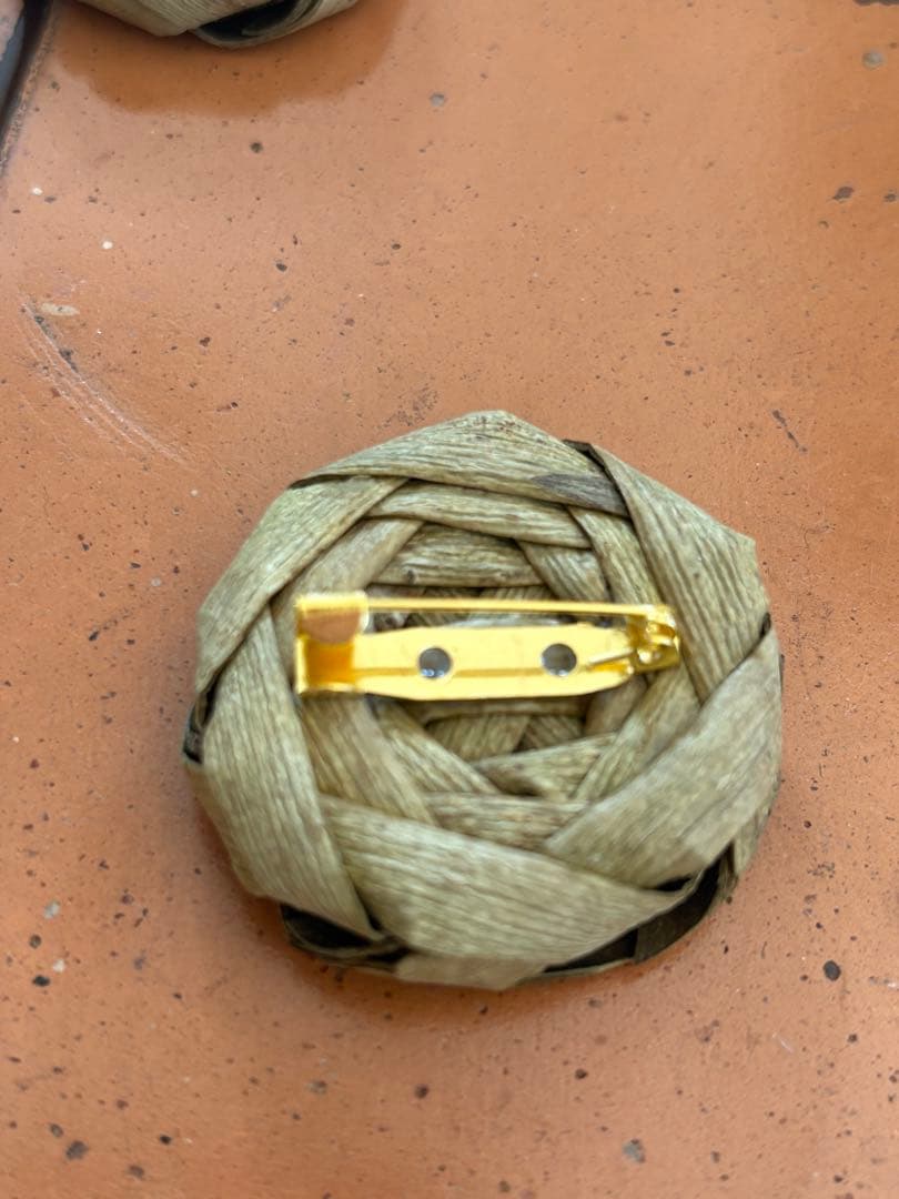 kei　胡桃ブローチ