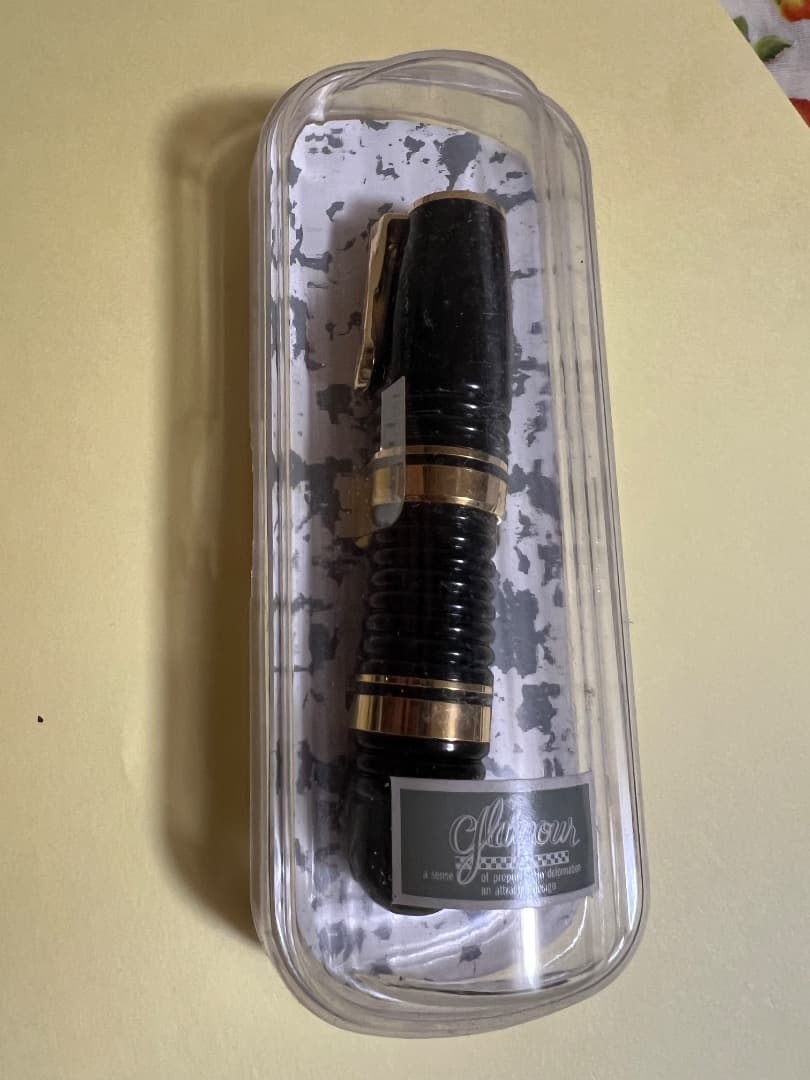 Glamour 万年筆 黒 金メッキペン先