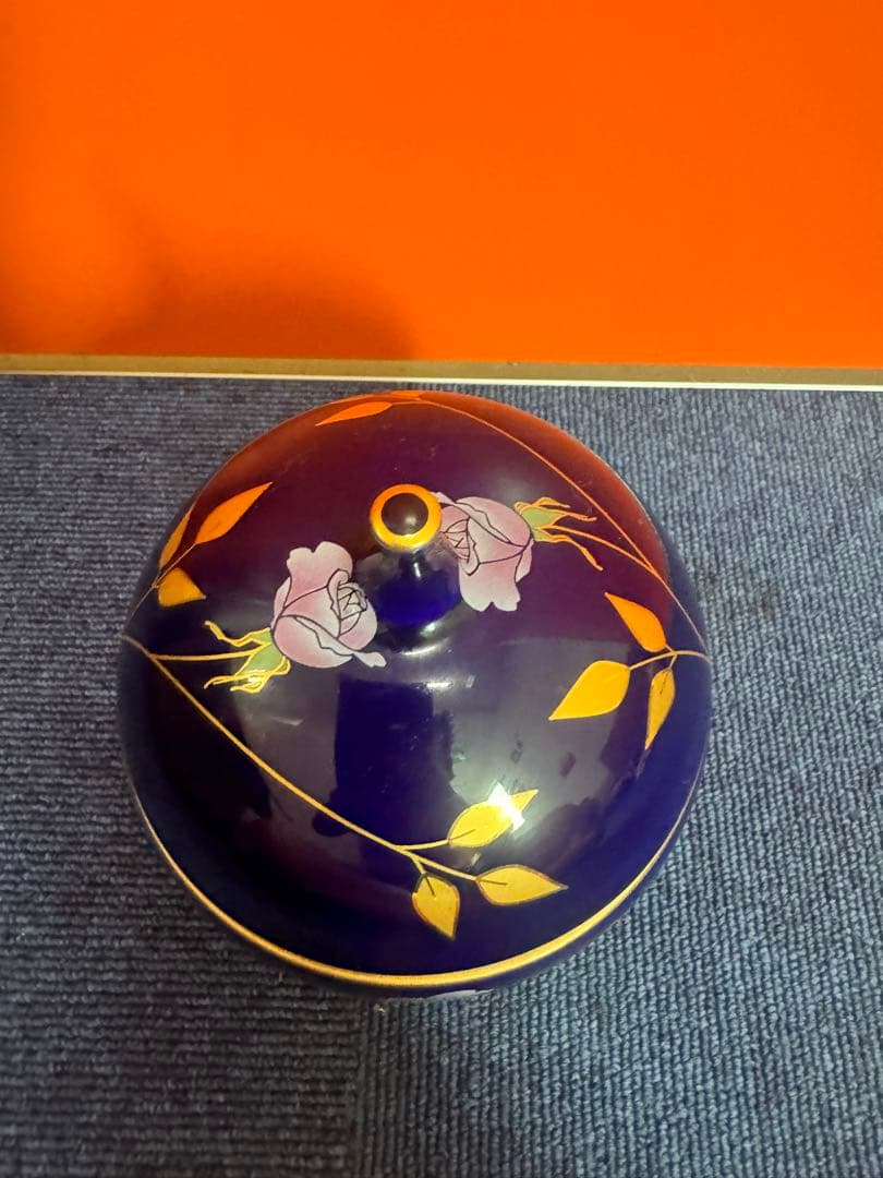 1752 香蘭社　瑠璃薔薇　キャンディーポット　金彩