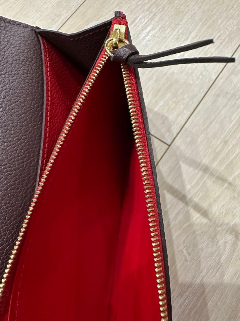 Louis Vuitton 二つ折り財布 赤