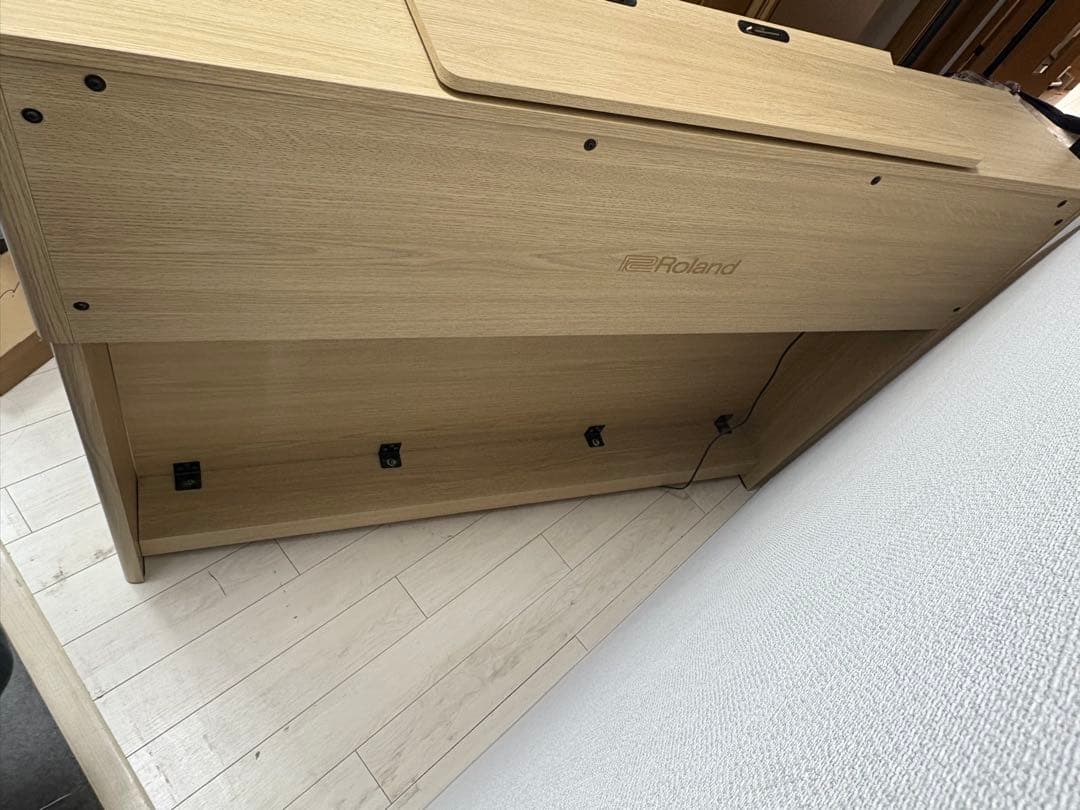 【引取or直配送】ローランド　HP704 88鍵 電子ピアノ　ライトオーク