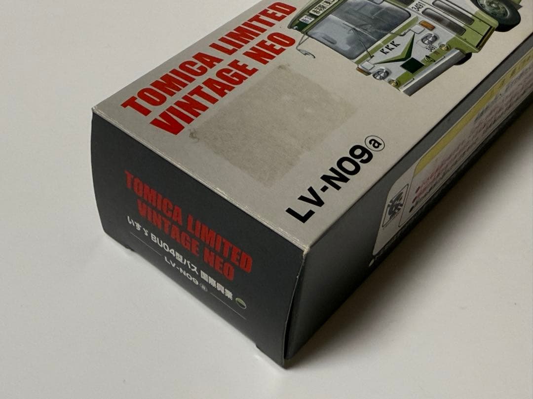 トミカリミテッドヴィンテージ　LV-N09a いすゞBU04型バス（国際興業）