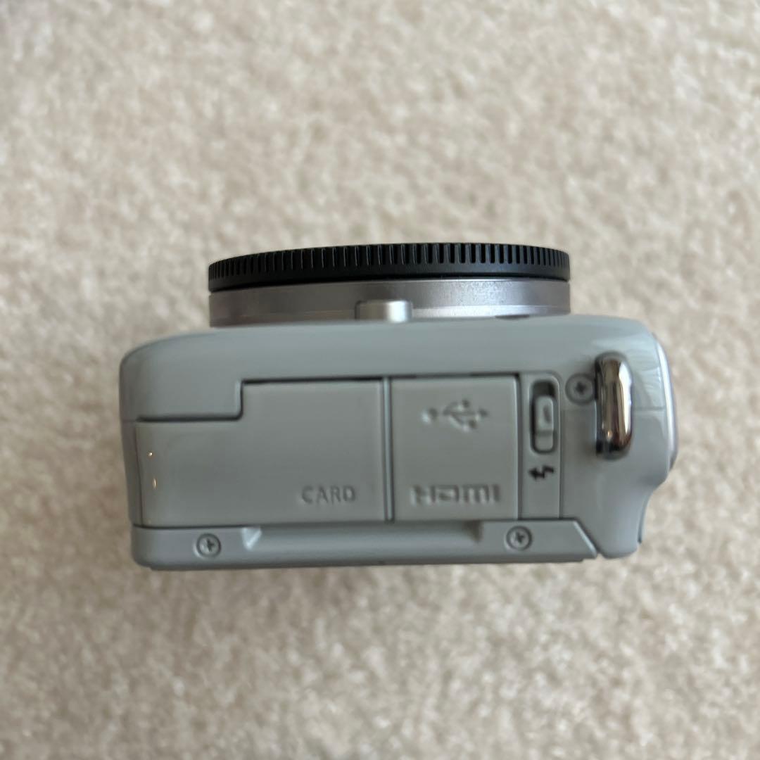 Canon EOS M10 ミラーレスカメラ グレー　ダブルズームキット