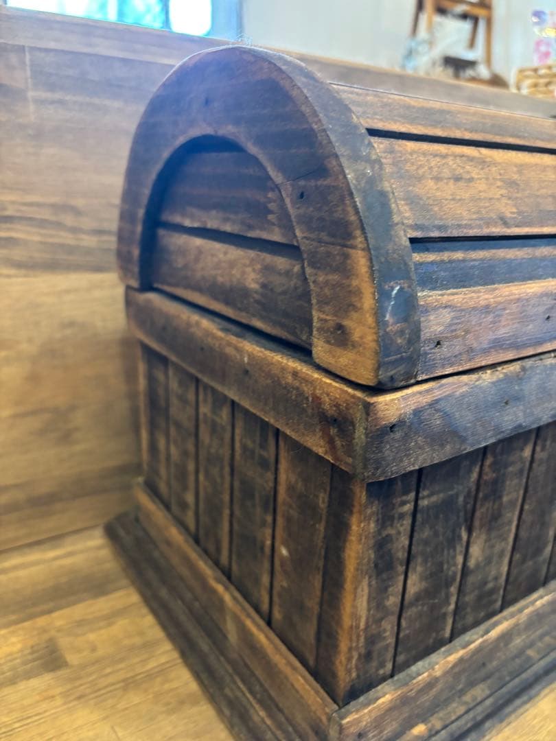 木製トランク アーチ型 蓋付き　宝箱　海賊風