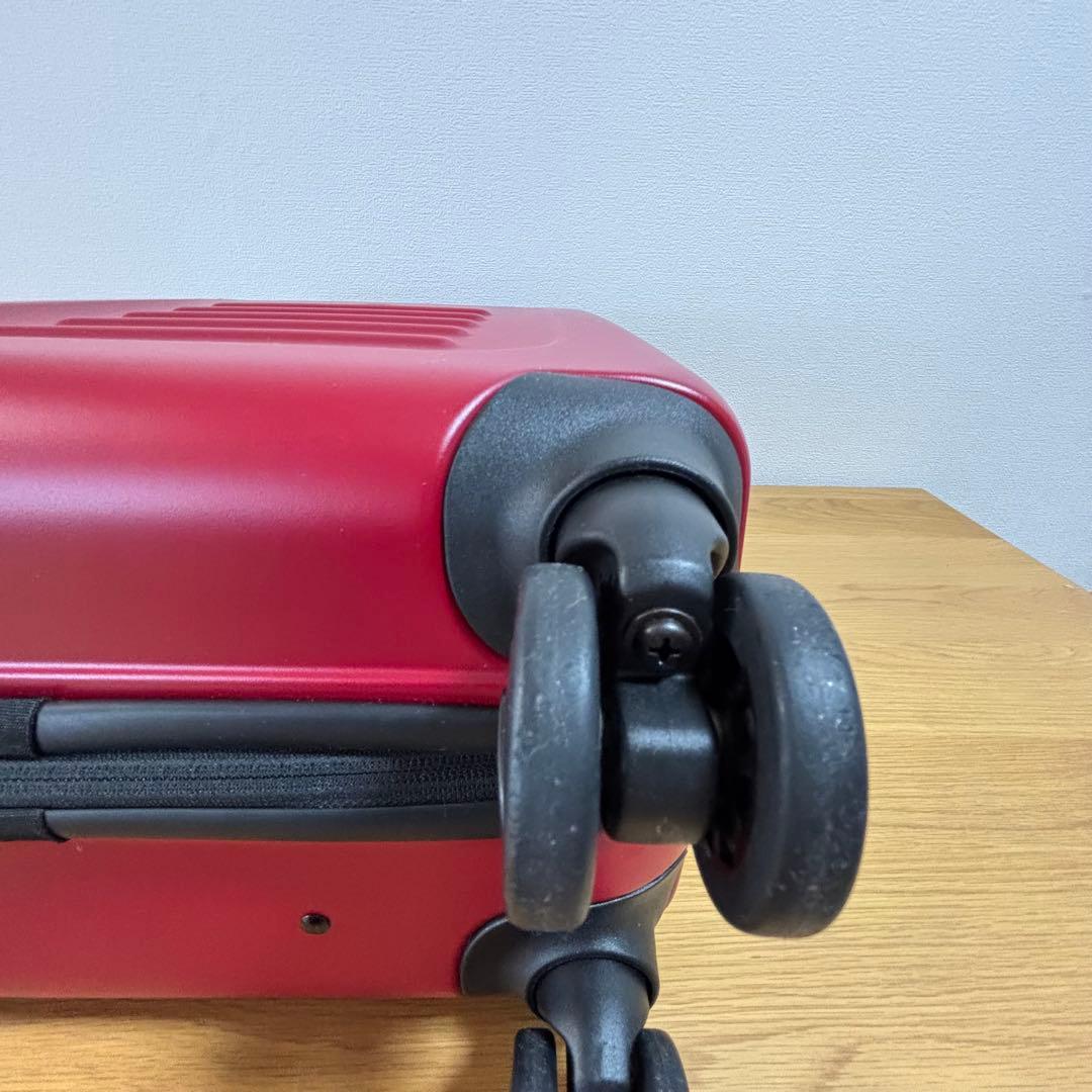 VICTORINOX キャリーケース　スーツケース　４輪　レッド　機内持ち込み