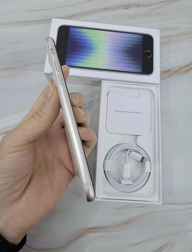 【nananan専用】iPhone SE3 128GB｜SIMフリー｜白