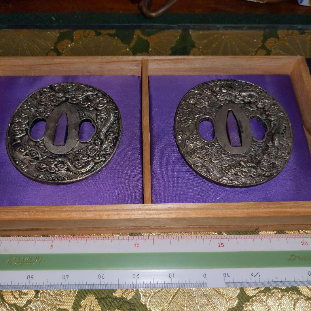 刀剣鐔　一対　木箱入り