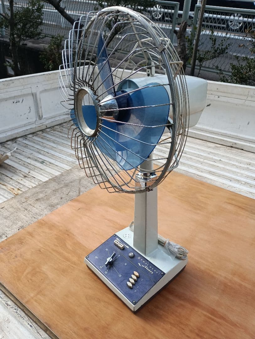 スタンドファン メタル製 青い羽根