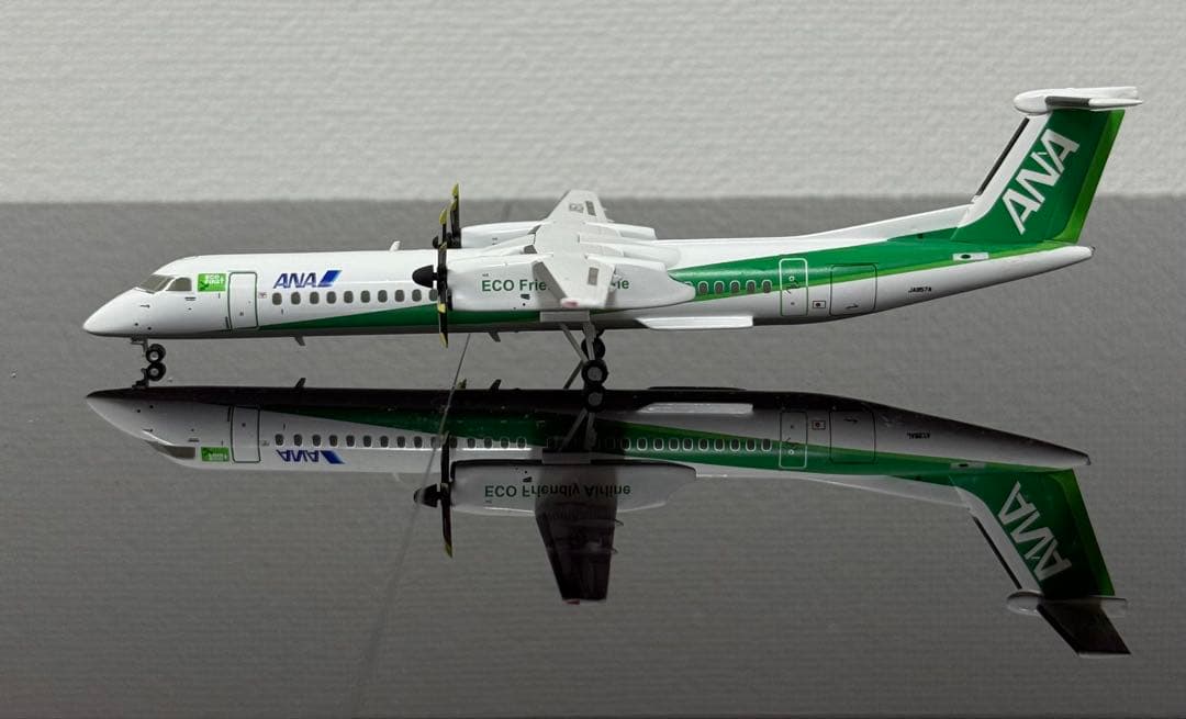 1/200 ANA DHC-8-400 エコボン JA857A Q400