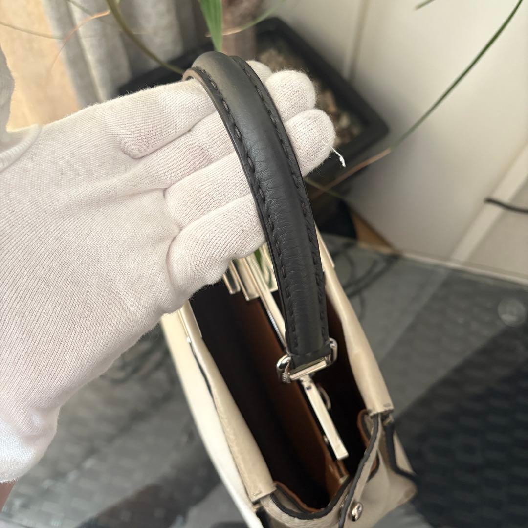 ラッピー付き FENDI フェンディ　ピーカブー セレリア　ミディアム