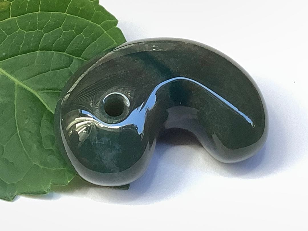 ✳抜群肌紋様‼️最低150.000円以上の品‼️花仙山瑪瑙　出雲勾玉　鑑別書取得品‼️